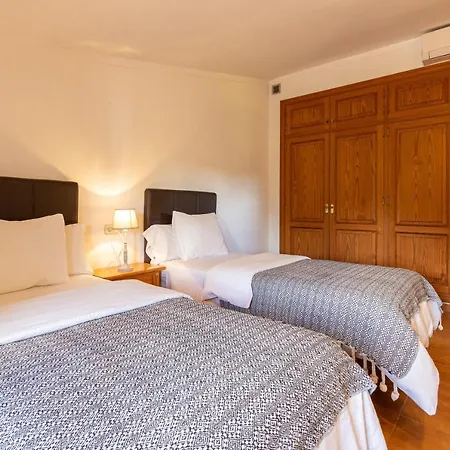 Avinent, Rustica Con Piscina Hotel 4*